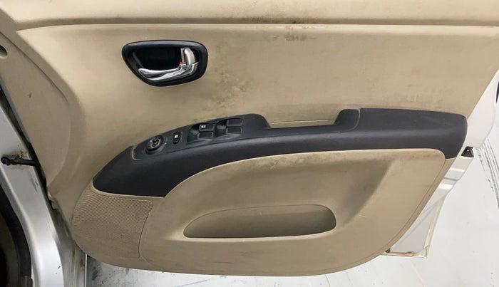 2013 Hyundai i10 SPORTZ 1.2, CNG, Manual, 96,631 km, Driver Side Door Panels Control