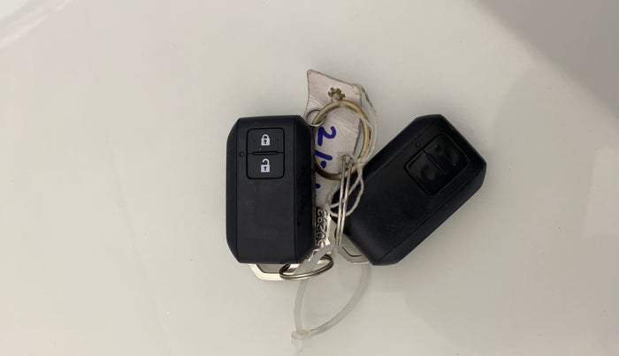 2019 Toyota Glanza V CVT, Petrol, Automatic, 82,020 km, Key Close Up