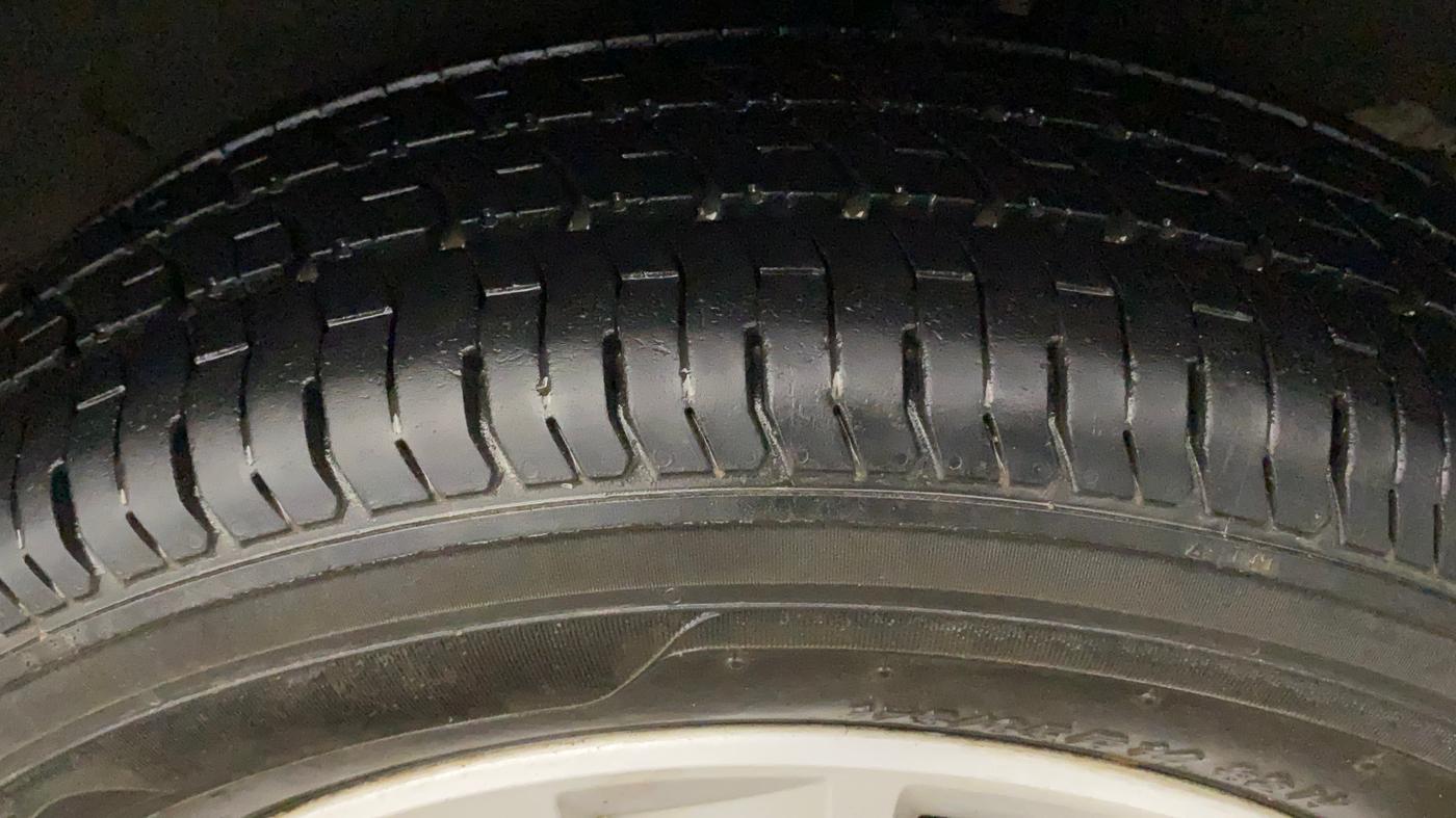 2022 Renault Kwid RXT 1.0 AMT, Petrol, Automatic, 58,069 km, Left Rear Tyre Tread