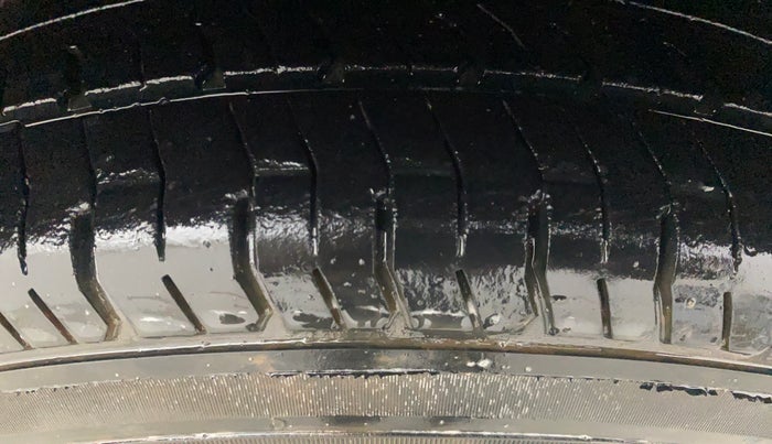 2016 Renault Kwid RXT 0.8, Petrol, Manual, 1,24,175 km, Right Front Tyre Tread