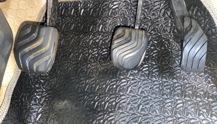 2016 Renault Kwid RXT 0.8, Petrol, Manual, 1,24,175 km, Pedals