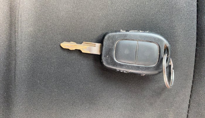 2016 Renault Kwid RXT 0.8, Petrol, Manual, 1,24,175 km, Key Close Up