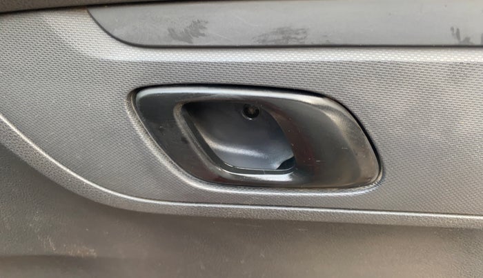 2016 Renault Kwid RXT 0.8, Petrol, Manual, 1,24,175 km, Driver Side Door Panels Control