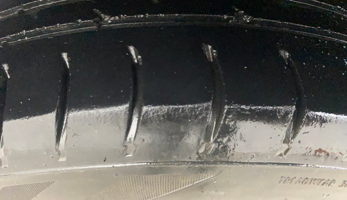 2016 Renault Kwid RXT 0.8, Petrol, Manual, 1,24,175 km, Right Rear Tyre Tread