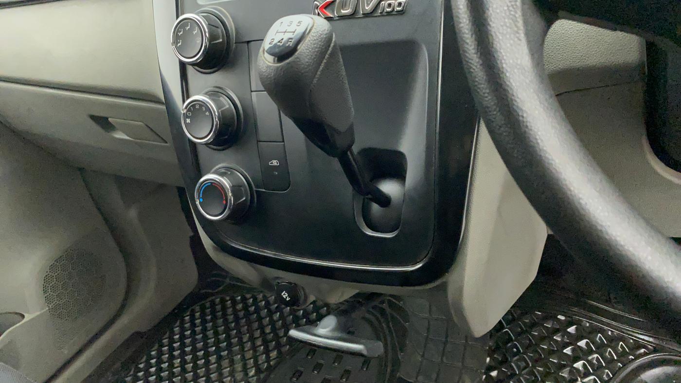 2016 Mahindra Kuv100 K4+ 6 STR, Petrol, Manual, 26,143 km, Gear Lever