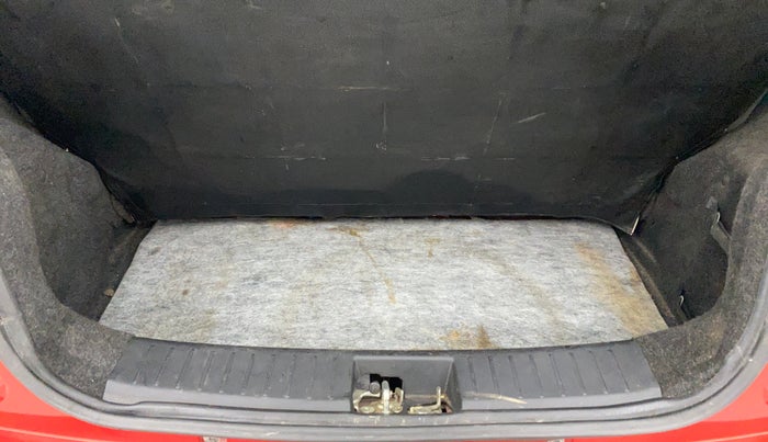 2016 Mahindra Kuv100 K4+ 6 STR, Petrol, Manual, 26,143 km, Boot Inside