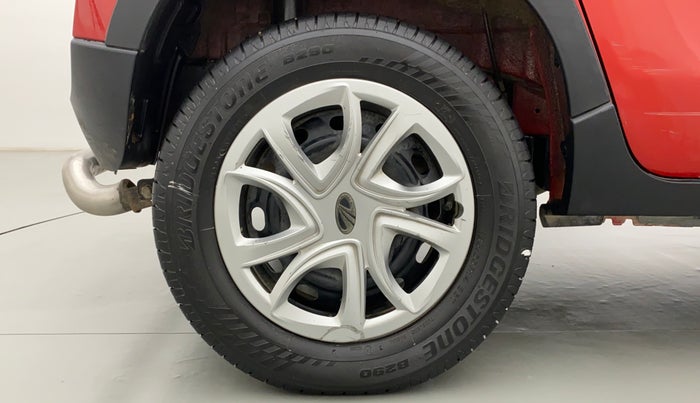 2016 Mahindra Kuv100 K4+ 6 STR, Petrol, Manual, 26,143 km, Right Rear Wheel