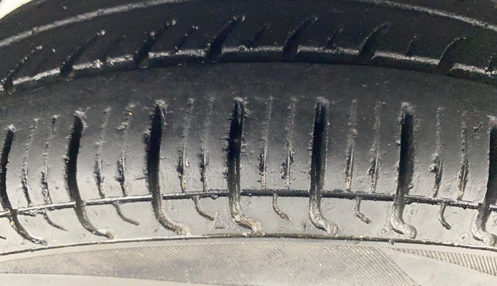 2015 Hyundai Eon ERA +, Petrol, Manual, 53,004 km, Left Front Tyre Tread