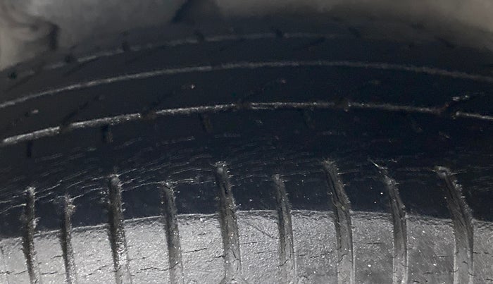 2013 Hyundai i10 ERA 1.1, Petrol, Manual, 28,979 km, Left Rear Tyre Tread