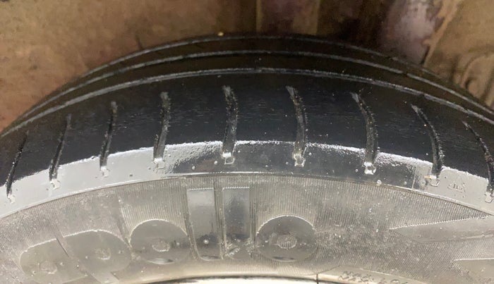 2015 Hyundai Grand i10 ASTA 1.2 KAPPA VTVT, Petrol, Manual, 1,04,601 km, Left Rear Tyre Tread