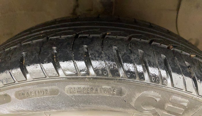 2015 Hyundai Grand i10 ASTA 1.2 KAPPA VTVT, Petrol, Manual, 1,04,601 km, Right Front Tyre Tread