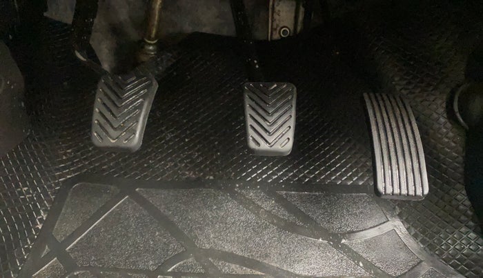 2015 Hyundai Eon MAGNA +, Petrol, Manual, 10,735 km, Pedals