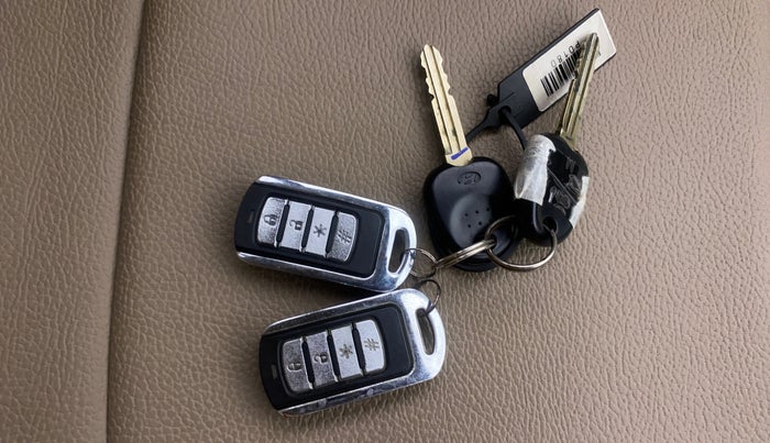 2015 Hyundai Eon MAGNA +, Petrol, Manual, 10,735 km, Key Close Up