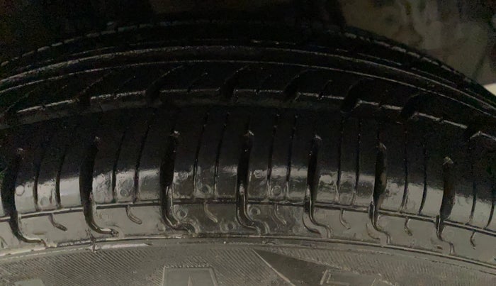 2015 Renault Kwid RXT 0.8, CNG, Manual, 53,837 km, Left Rear Tyre Tread