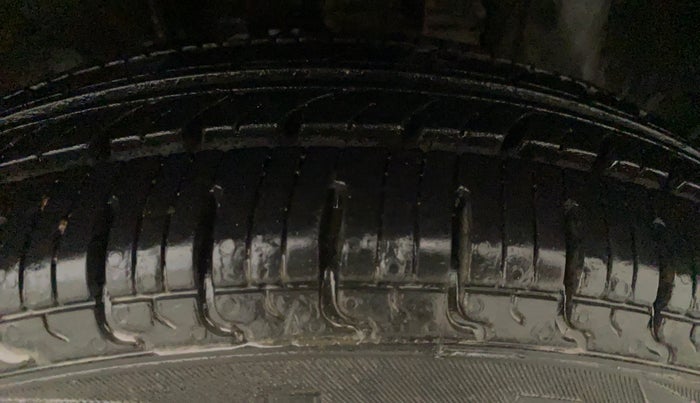 2015 Renault Kwid RXT 0.8, CNG, Manual, 53,837 km, Right Front Tyre Tread