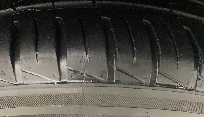 2021 Hyundai GRAND I10 NIOS SPORTZ 1.2 KAPPA VTVT, Petrol, Manual, 20,693 km, Right Front Tyre Tread