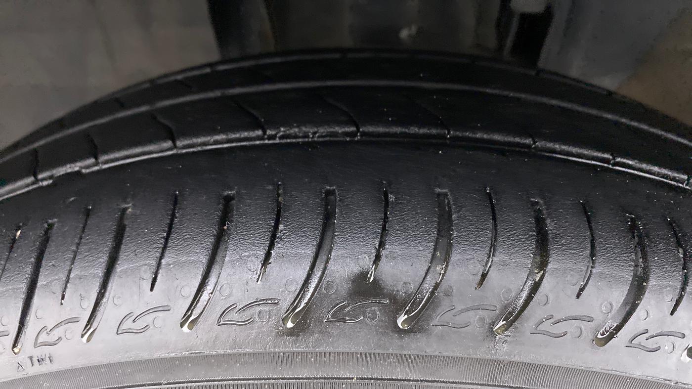 2021 Renault TRIBER RXZ AT, Petrol, Automatic, 30,521 km, Left Front Tyre Tread
