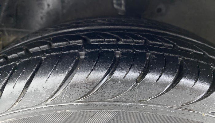 2018 Hyundai Eon ERA PLUS, Petrol, Manual, 19,450 km, Left Front Tyre Tread