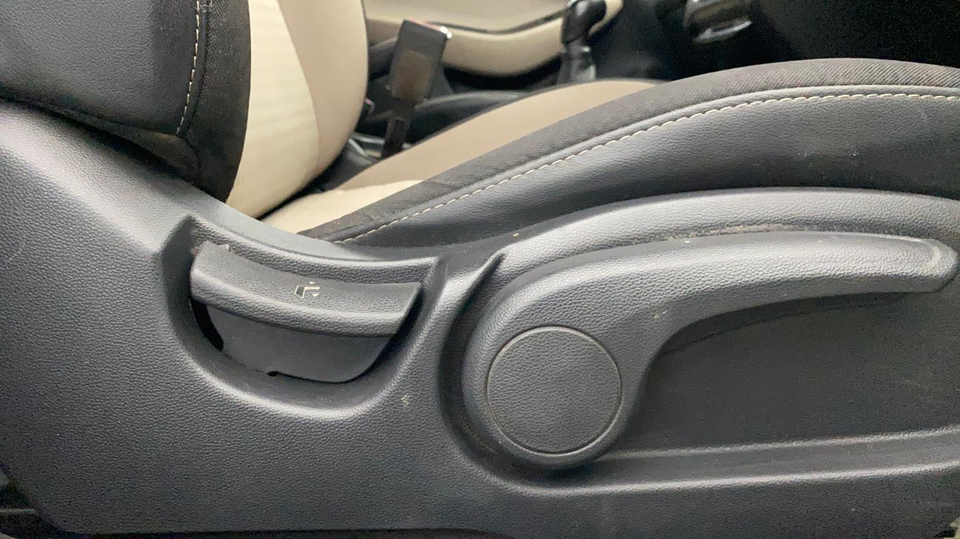 2020 Hyundai Elite i20 SPORTZ PLUS 1.2, Petrol, Manual, 91,158 km, Driver Side Adjustment Panel