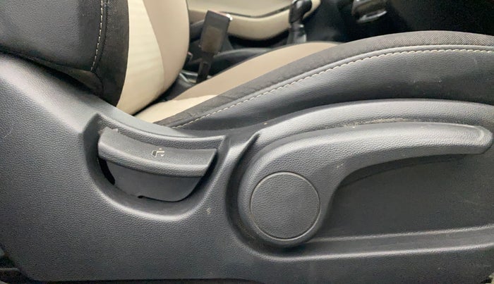 2020 Hyundai Elite i20 SPORTZ PLUS 1.2, Petrol, Manual, 91,158 km, Driver Side Adjustment Panel