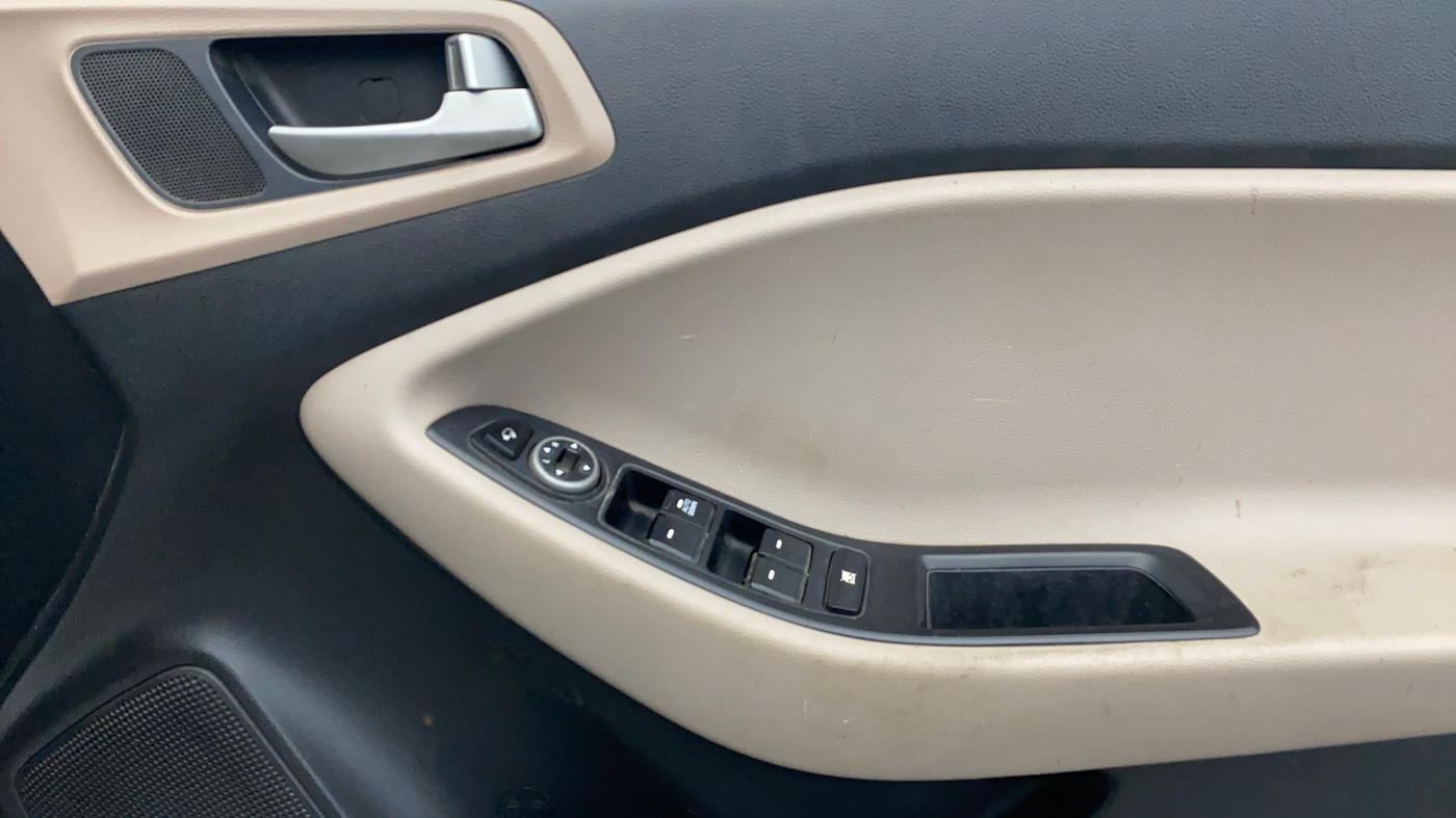 2020 Hyundai Elite i20 SPORTZ PLUS 1.2, Petrol, Manual, 91,158 km, Driver Side Door Panels Control