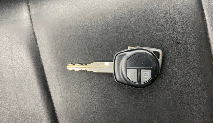 2016 Maruti Swift VDI, Diesel, Manual, 77,854 km, Key Close Up