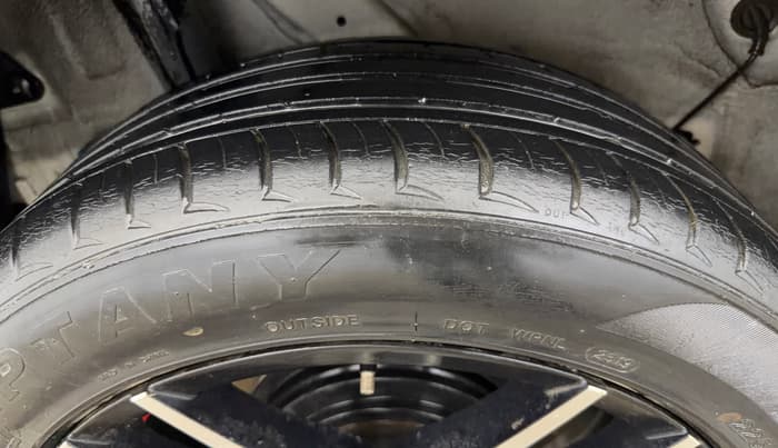 2019 Hyundai VENUE S 1.2, Petrol, Manual, 26,194 km, Right Rear Tyre Tread