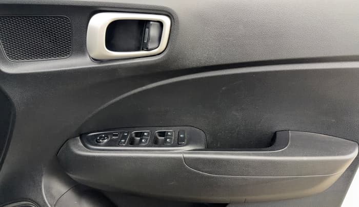 2019 Hyundai VENUE S 1.2, Petrol, Manual, 26,194 km, Driver Side Door Panels Control
