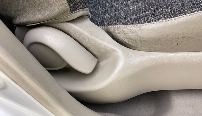 2015 Renault Pulse RXL PETROL, Petrol, Manual, 50,382 km, Driver Side Adjustment Panel