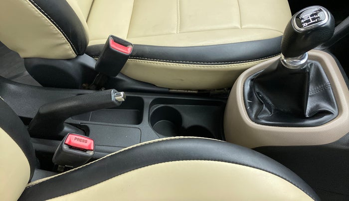 2015 Hyundai Grand i10 ASTA 1.2 VTVT, Petrol, Manual, 94,733 km, Gear Lever