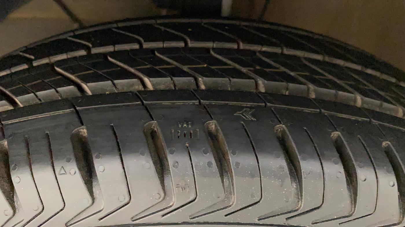 2017 Maruti Dzire ZXI PLUS AMT, Petrol, Automatic, 1,05,838 km, Left Front Tyre Tread