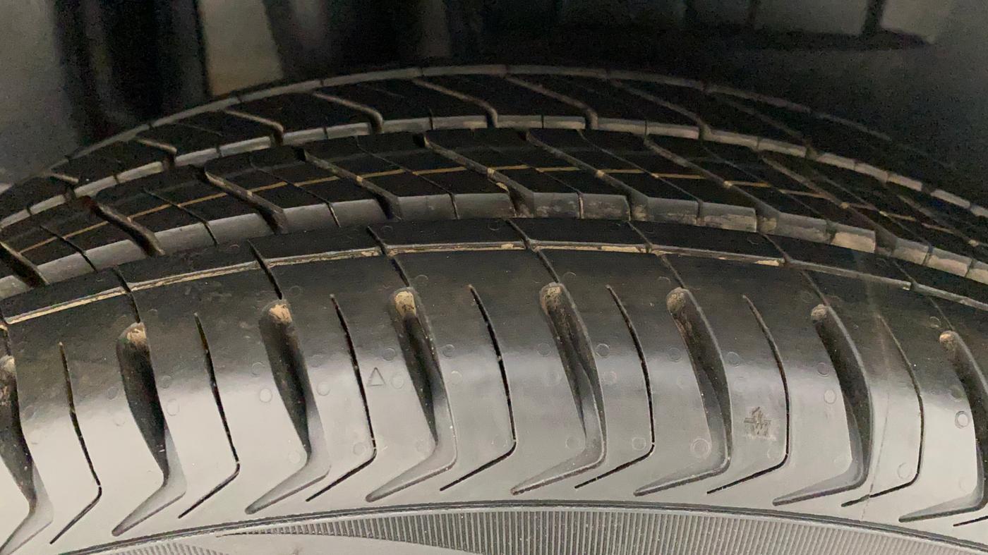 2017 Maruti Dzire ZXI PLUS AMT, Petrol, Automatic, 1,05,838 km, Right Rear Tyre Tread