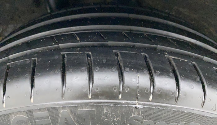 2017 Hyundai Verna 1.6 CRDI SX + AT, Diesel, Automatic, 53,838 km, Right Rear Tyre Tread