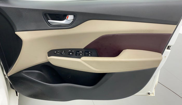 2017 Hyundai Verna 1.6 CRDI SX + AT, Diesel, Automatic, 53,838 km, Driver Side Door Panels Control