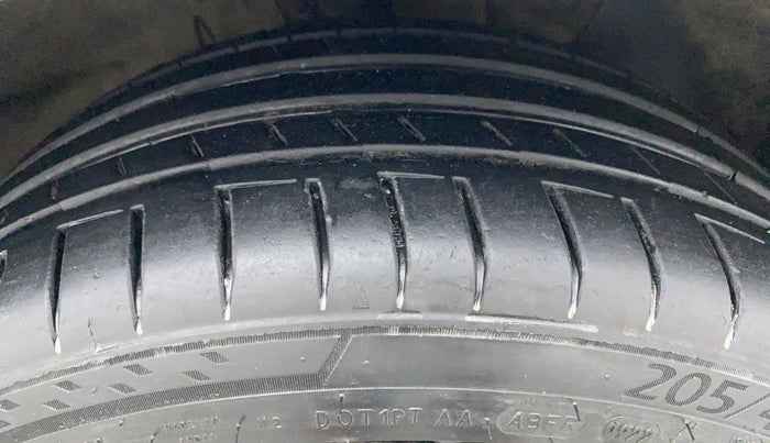 2017 Hyundai Verna 1.6 CRDI SX + AT, Diesel, Automatic, 53,838 km, Right Front Tyre Tread