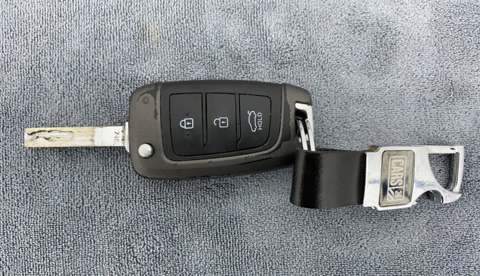 2017 Hyundai Verna 1.6 CRDI SX + AT, Diesel, Automatic, 53,838 km, Key Close Up