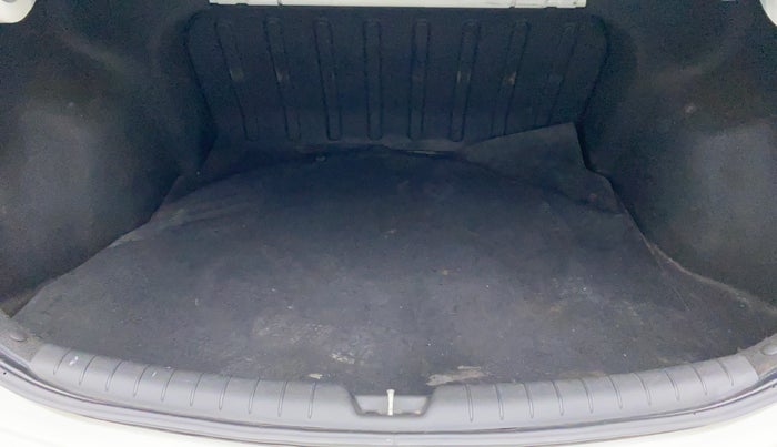 2017 Hyundai Verna 1.6 CRDI SX + AT, Diesel, Automatic, 53,838 km, Boot Inside