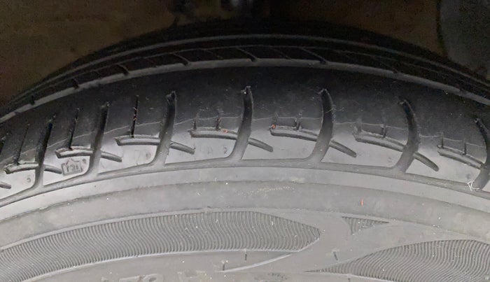 2017 Hyundai Xcent SX 1.2 CRDI, Diesel, Manual, 88,880 km, Right Front Tyre Tread