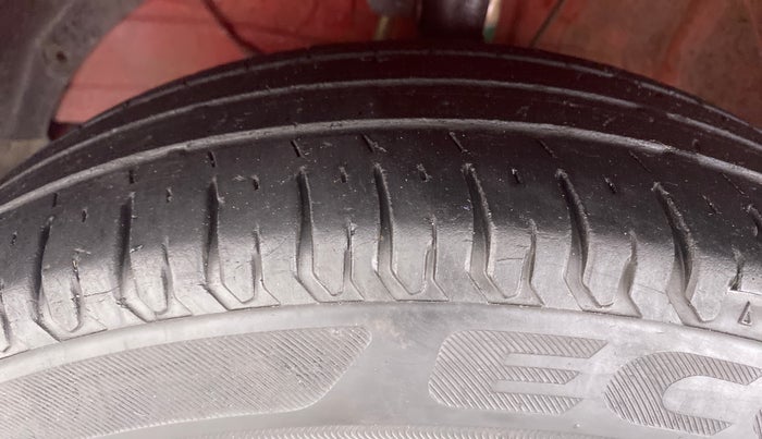 2019 Maruti Swift VXI D, Petrol, Manual, 53,648 km, Left Front Tyre Tread