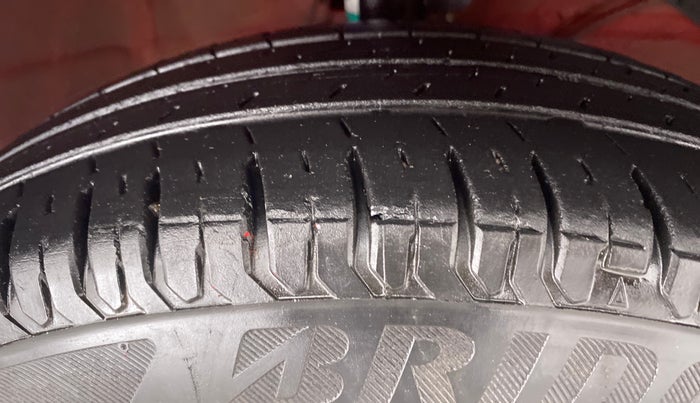 2019 Maruti Swift VXI D, Petrol, Manual, 53,648 km, Right Front Tyre Tread