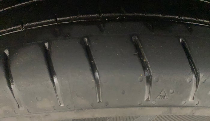 2023 KIA CARENS PRESTIGE 1.5 PETROL 7 STR, Petrol, Manual, 28,269 km, Left Front Tyre Tread