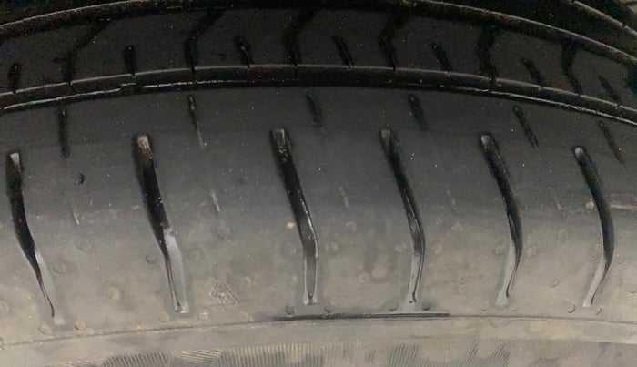 2023 KIA CARENS PRESTIGE 1.5 PETROL 7 STR, Petrol, Manual, 28,269 km, Left Rear Tyre Tread