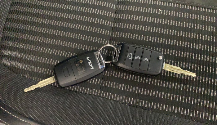 2023 KIA CARENS PRESTIGE 1.5 PETROL 7 STR, Petrol, Manual, 28,269 km, Key Close Up