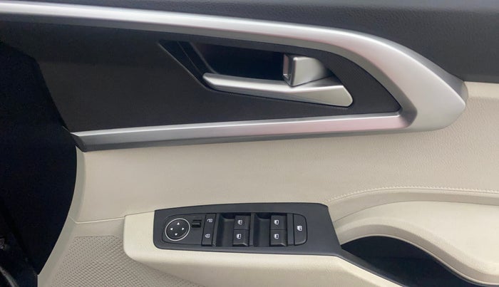 2023 KIA CARENS PRESTIGE 1.5 PETROL 7 STR, Petrol, Manual, 28,269 km, Driver Side Door Panels Control