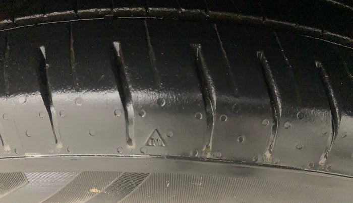 2023 KIA CARENS PRESTIGE 1.5 PETROL 7 STR, Petrol, Manual, 28,269 km, Right Front Tyre Tread