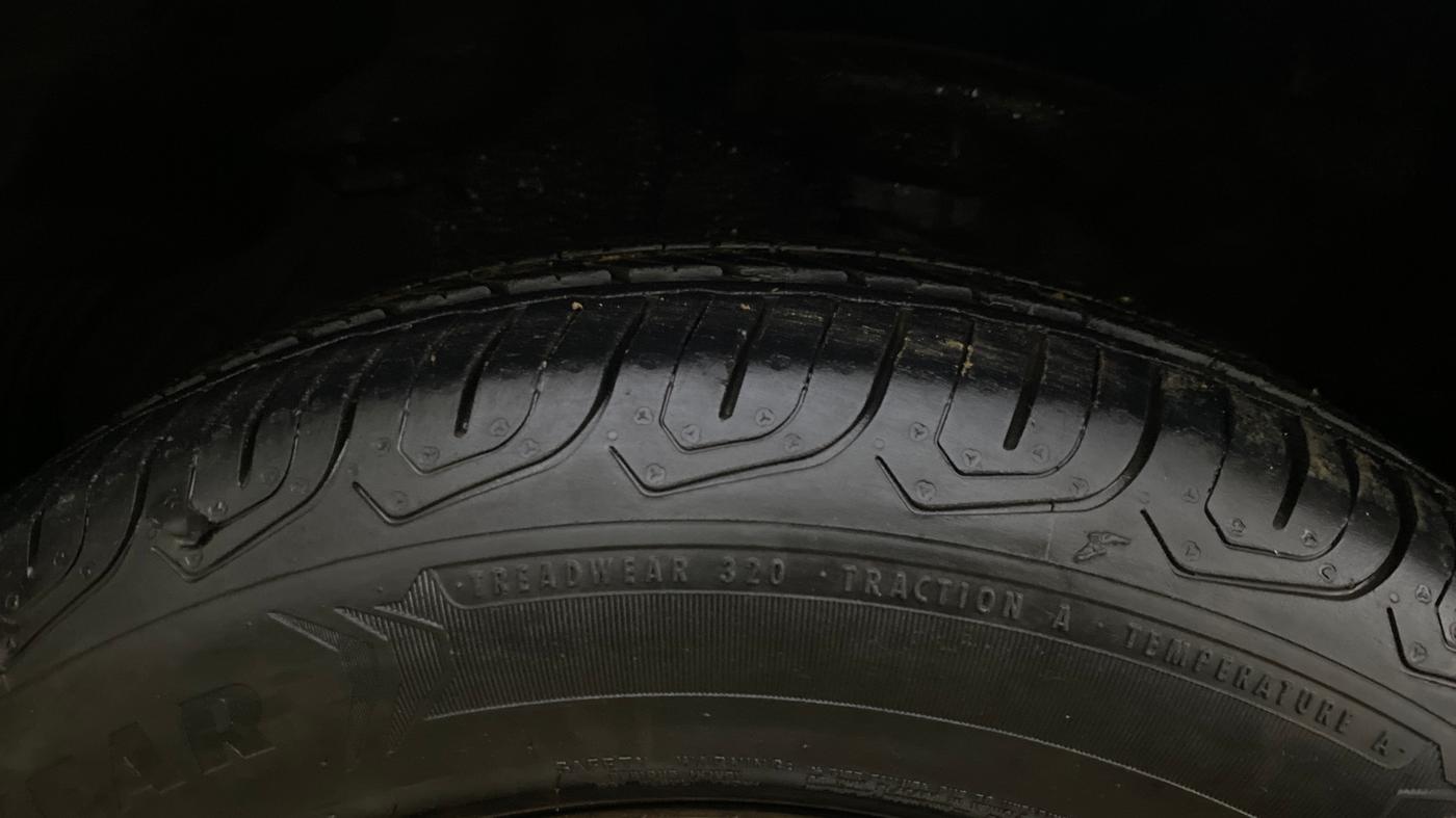 2013 Hyundai i20 MAGNA 1.2, Petrol, Manual, 56,877 km, Left Front Tyre Tread
