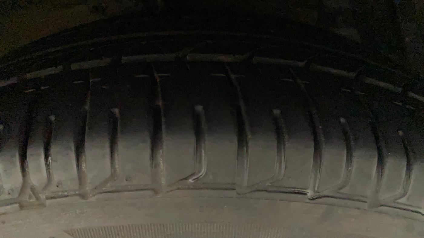 2015 Maruti Ciaz ZXI, Petrol, Manual, 85,633 km, Left Front Tyre Tread