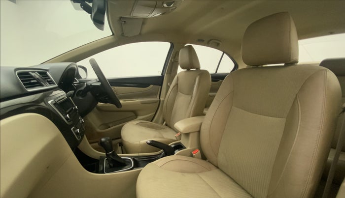 2015 Maruti Ciaz ZXI, Petrol, Manual, 85,633 km, Right Side Front Door Cabin