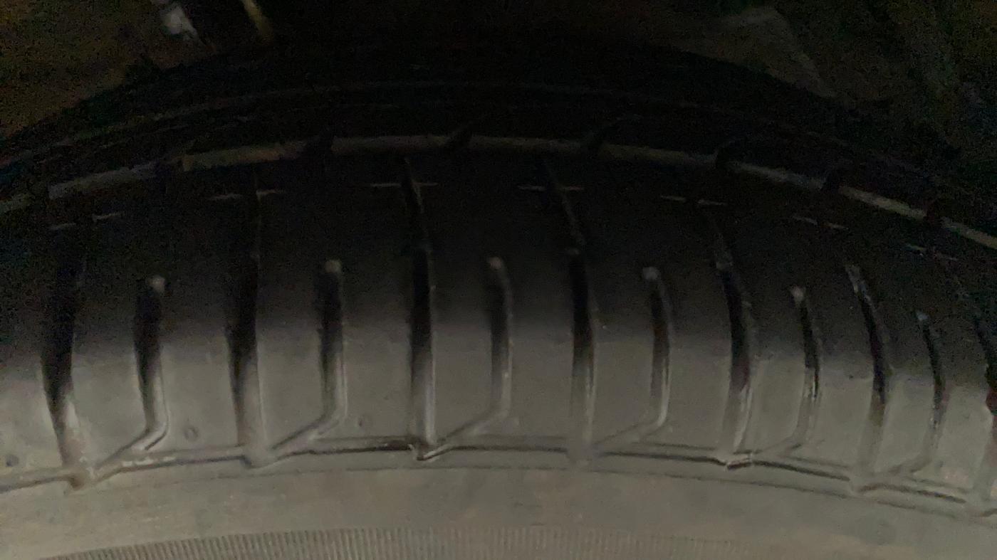 2015 Maruti Ciaz ZXI, Petrol, Manual, 85,633 km, Left Rear Tyre Tread