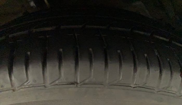 2015 Maruti Ciaz ZXI, Petrol, Manual, 85,633 km, Left Rear Tyre Tread